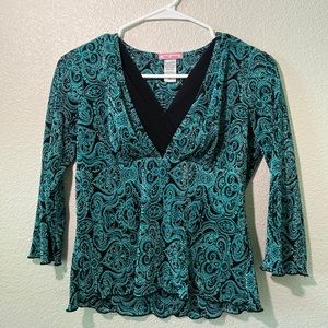 Beautiful top 100% polyester feels amazing on the skin 🦋